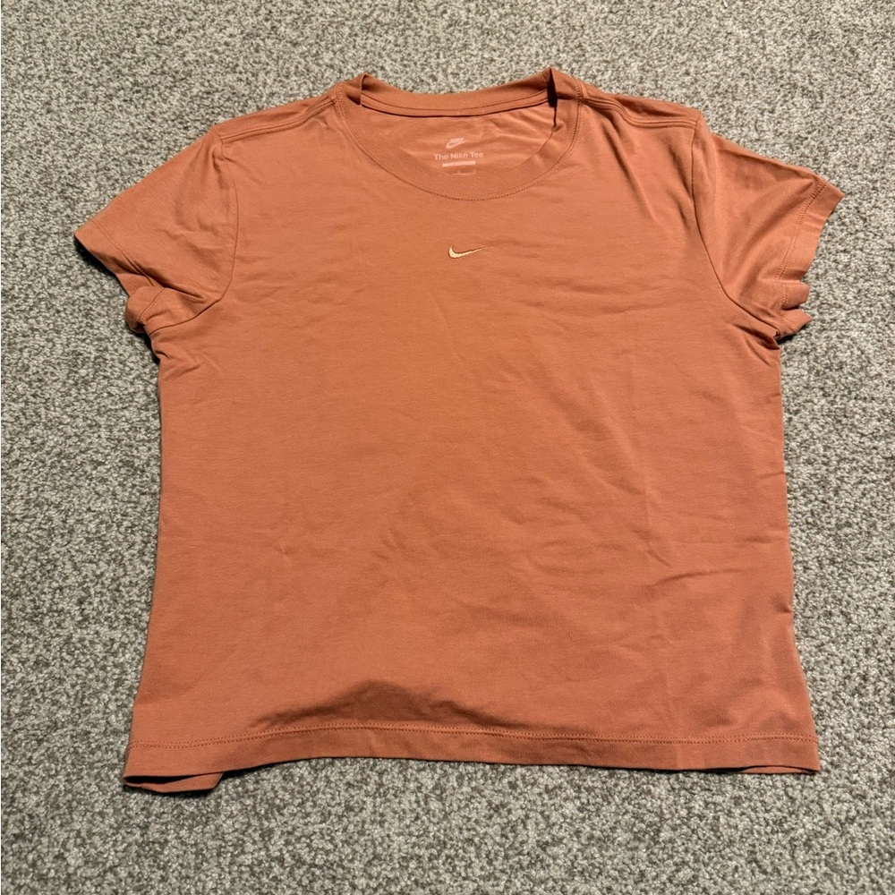 Nike Women's Nike Tee Slim Fit in Rust/Peach